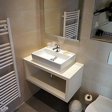 Zu Hotel apartamentowy 3*